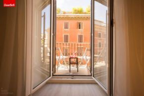 La finestra sui palazzi di Roma Apartment